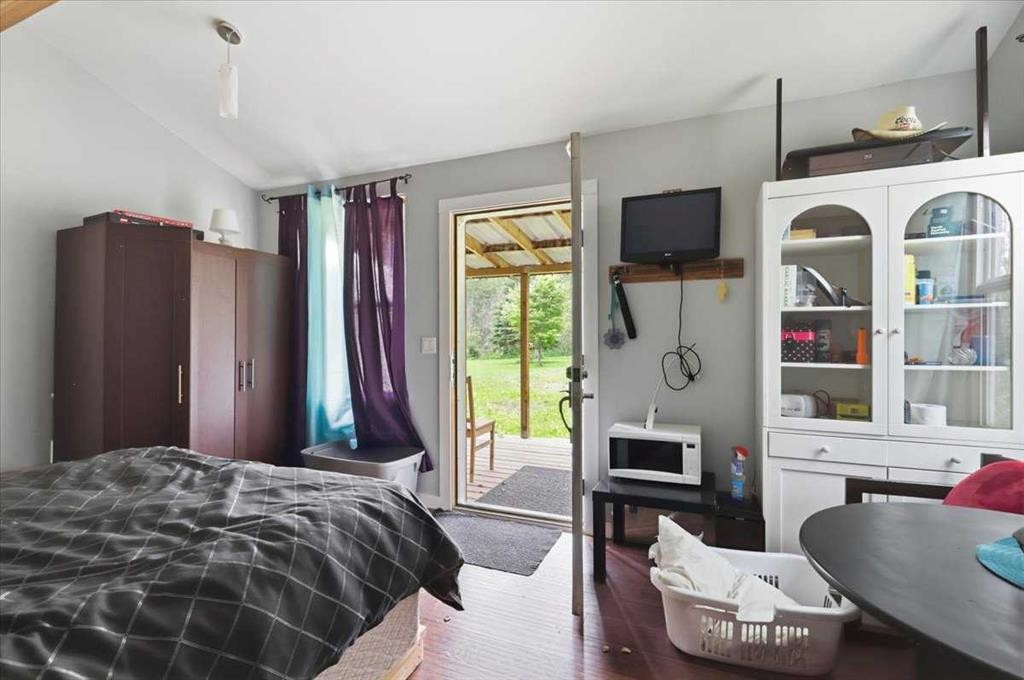 1301 Glen Haven Crescent, Mulhurst Bay, AB - Indoor Photo Showing Bedroom