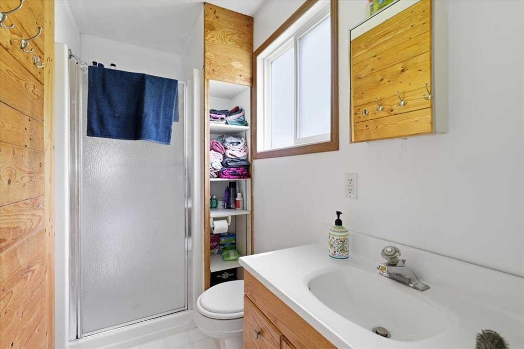1301 Glen Haven Crescent, Mulhurst Bay, AB - Indoor Photo Showing Bathroom