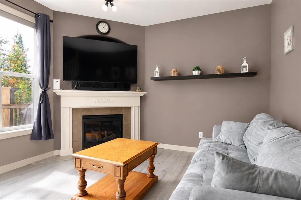 5 Lambertson Place, Sylvan Lake, AB - Indoor Photo Showing Living Room With Fireplace