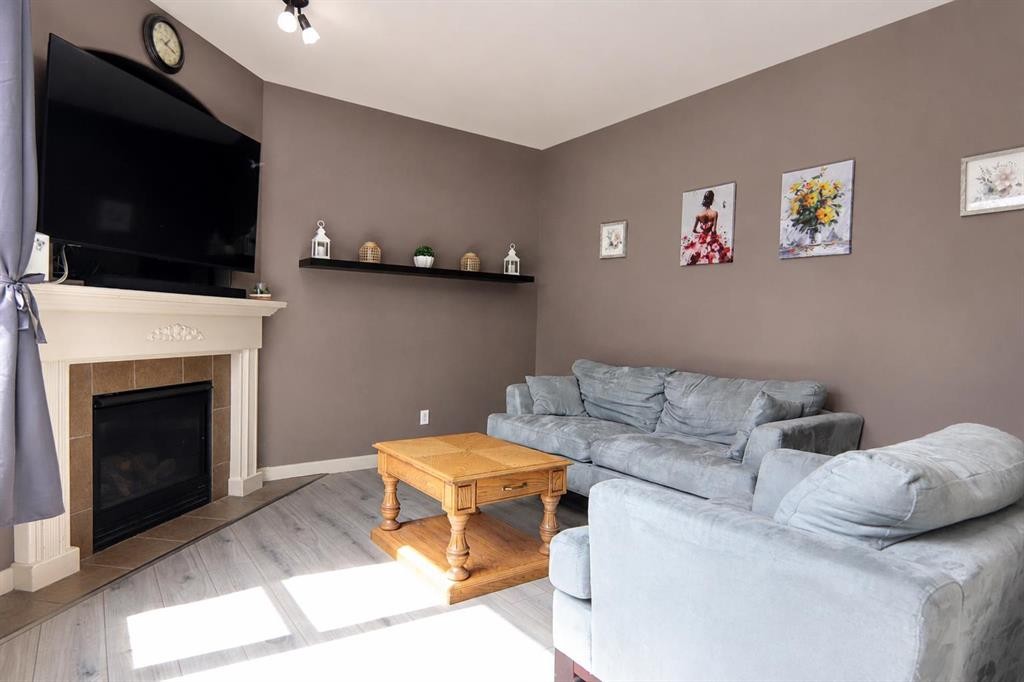 5 Lambertson Place, Sylvan Lake, AB - Indoor Photo Showing Living Room With Fireplace