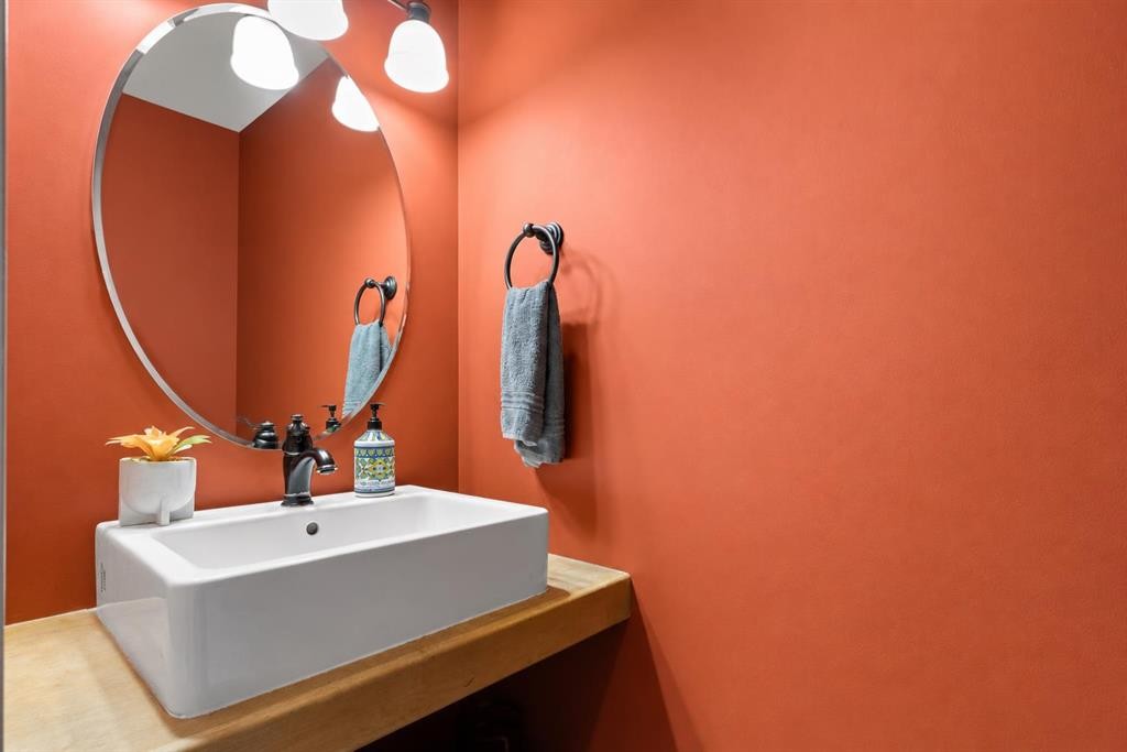 5 Lambertson Place, Sylvan Lake, AB - Indoor Photo Showing Bathroom