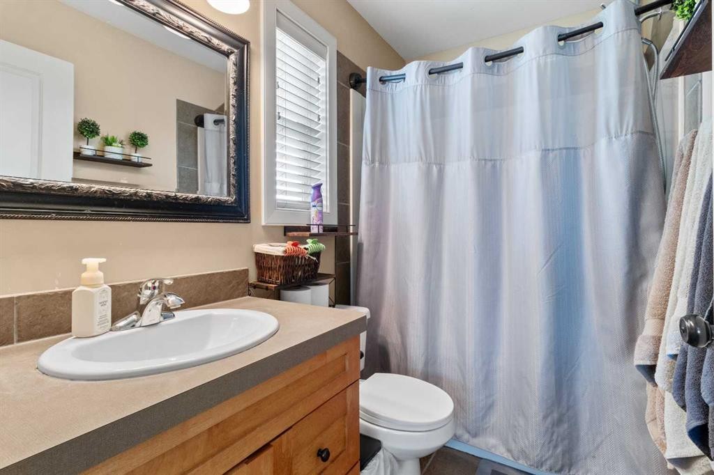 5 Lambertson Place, Sylvan Lake, AB - Indoor Photo Showing Bathroom
