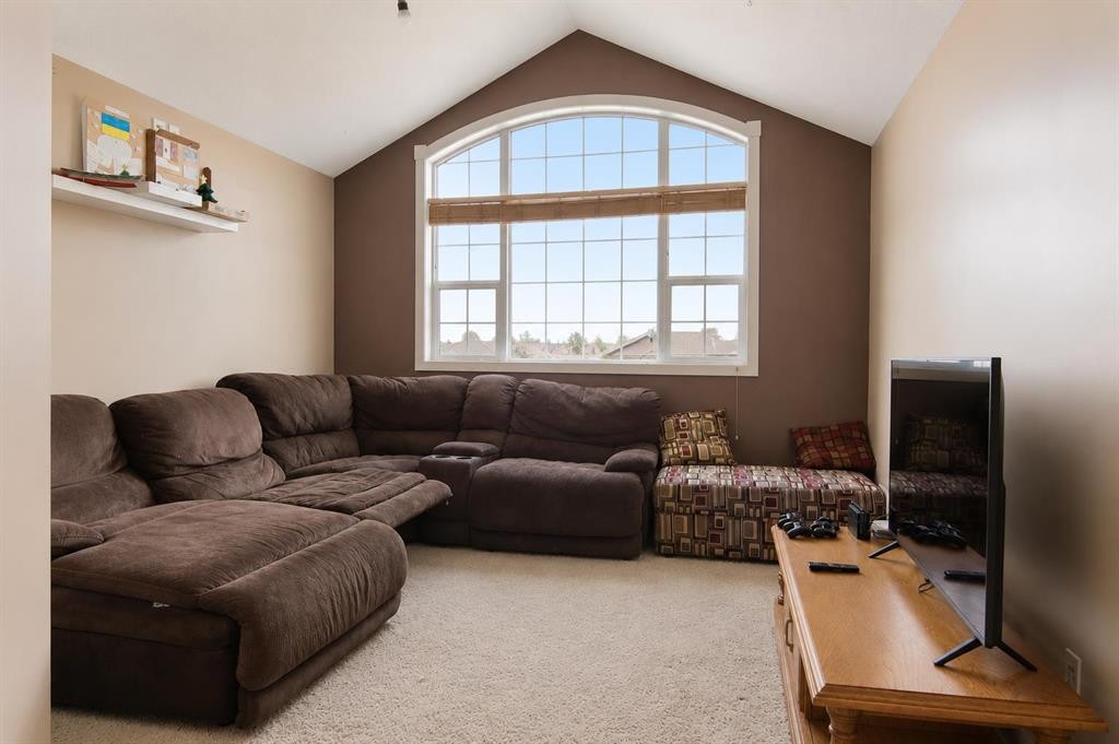 5 Lambertson Place, Sylvan Lake, AB - Indoor Photo Showing Living Room