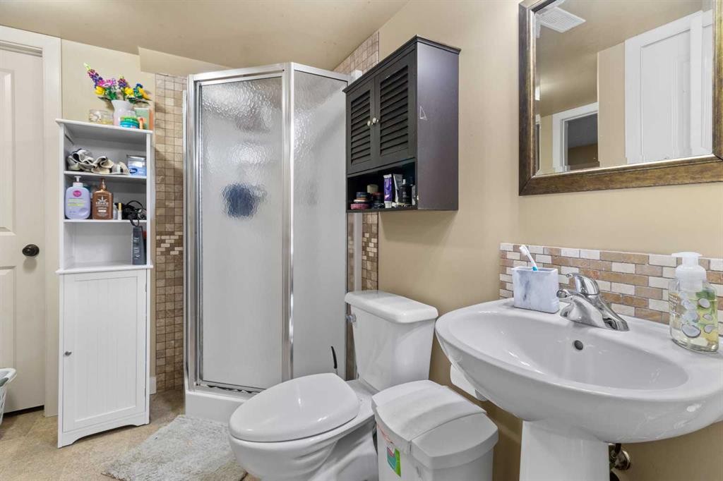 5 Lambertson Place, Sylvan Lake, AB - Indoor Photo Showing Bathroom