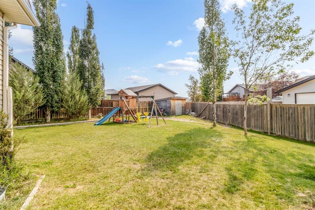5 Lambertson Place, Sylvan Lake, AB - Outdoor With Backyard