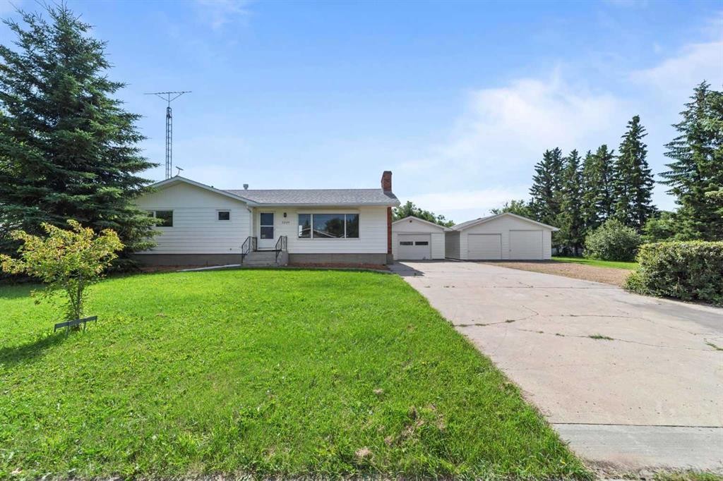 5209 51 Street, Castor, AB - Outdoor
