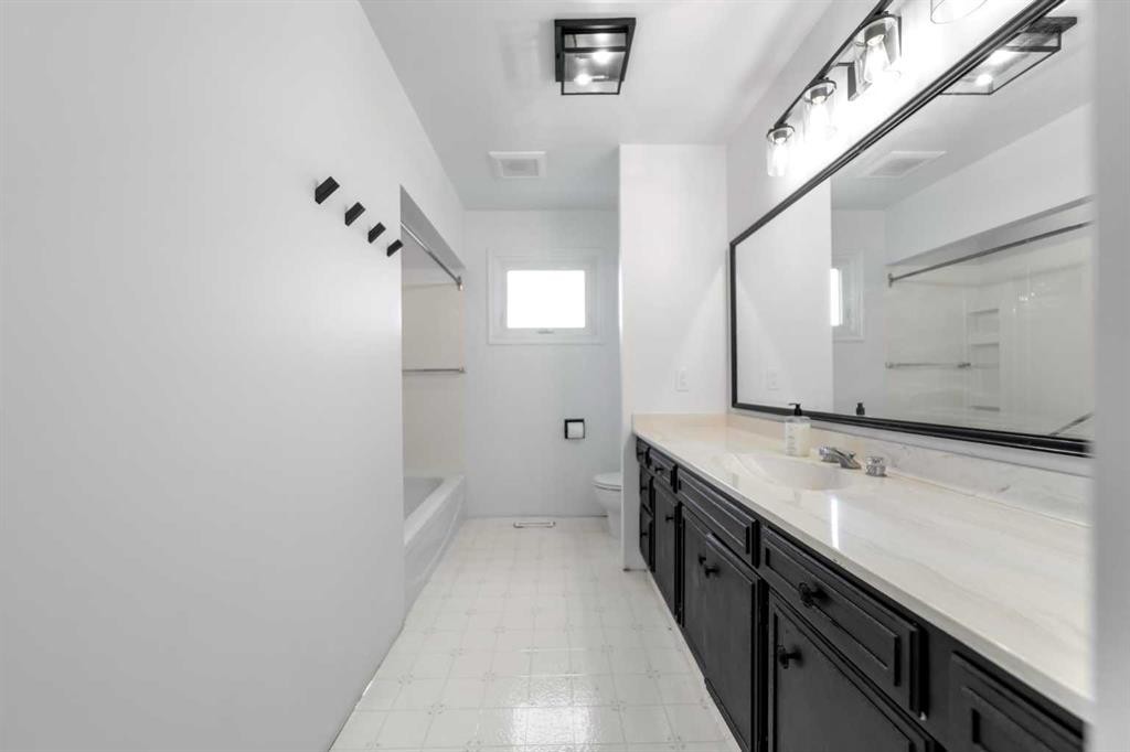 5209 51 Street, Castor, AB - Indoor
