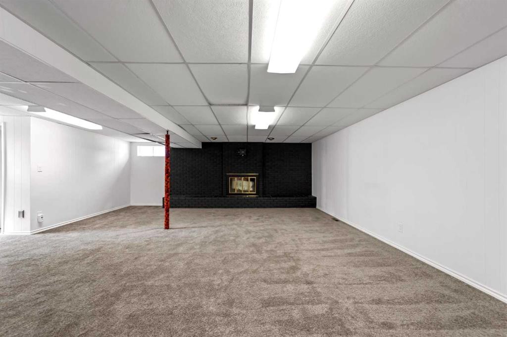 5209 51 Street, Castor, AB - Indoor
