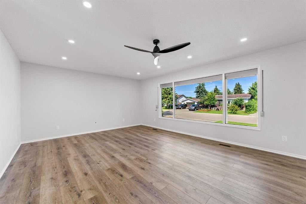 5209 51 Street, Castor, AB - Indoor Photo Showing Other Room