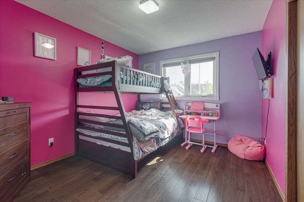 3908 39 Street Close, Ponoka, AB - Indoor Photo Showing Bedroom