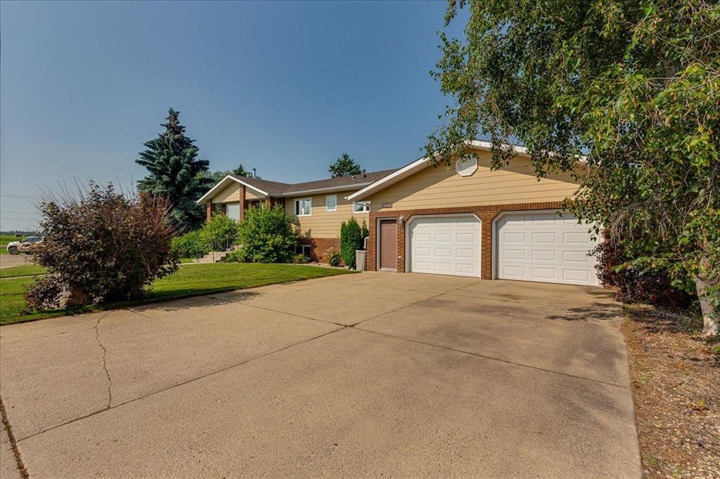 3908 39 Street Close, Ponoka, AB - Outdoor