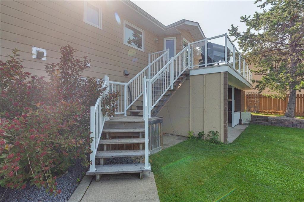 3908 39 Street Close, Ponoka, AB - Outdoor