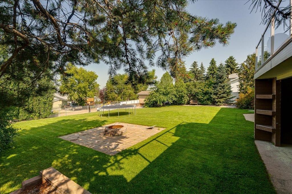 3908 39 Street Close, Ponoka, AB - Outdoor