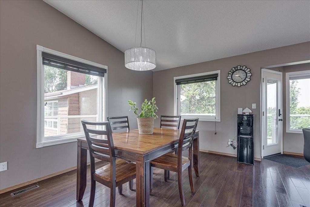 3908 39 Street Close, Ponoka, AB - Indoor Photo Showing Dining Room
