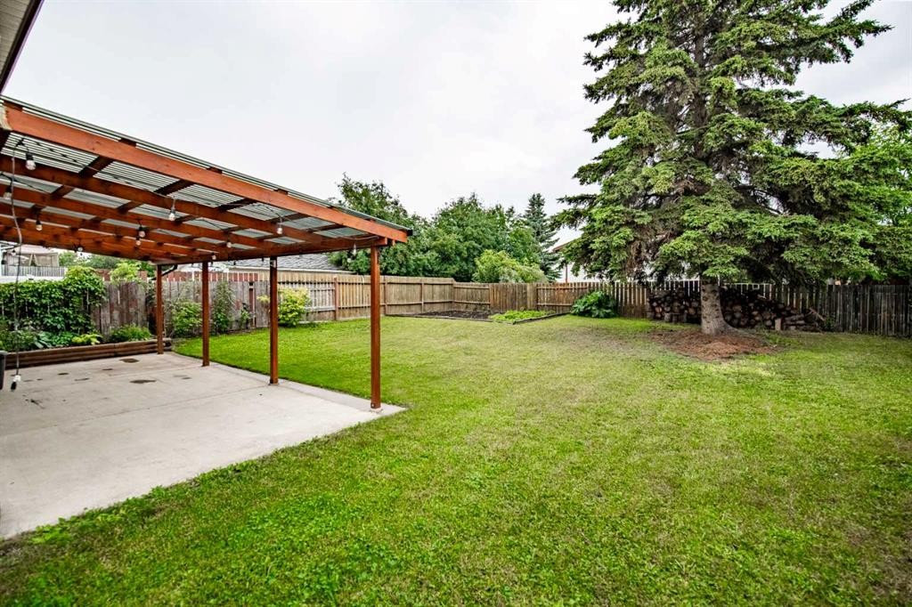 12 Opal Close, Lacombe, AB - Outdoor