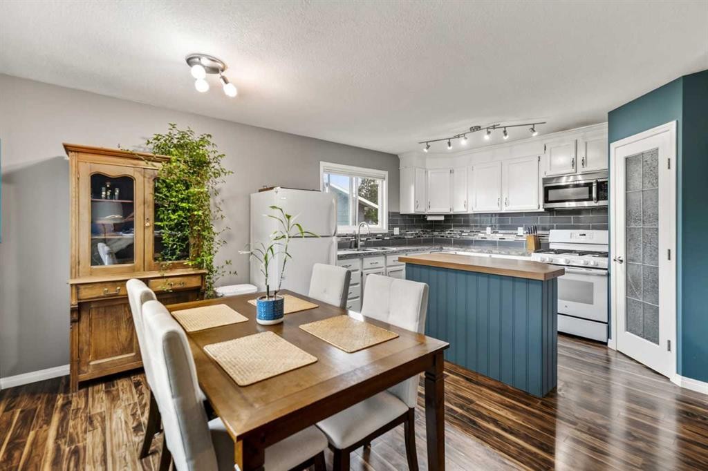 12 Opal Close, Lacombe, AB - Indoor