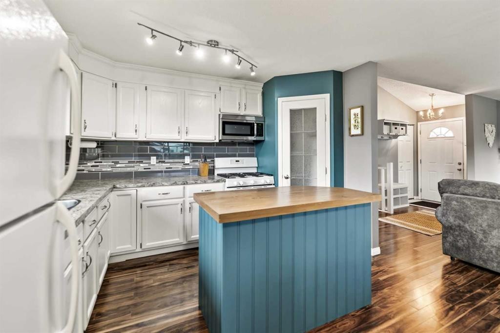 12 Opal Close, Lacombe, AB - Indoor Photo Showing Kitchen With Double Sink