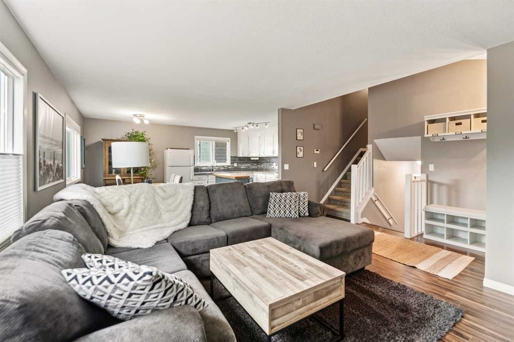 12 Opal Close, Lacombe, AB - Indoor Photo Showing Living Room