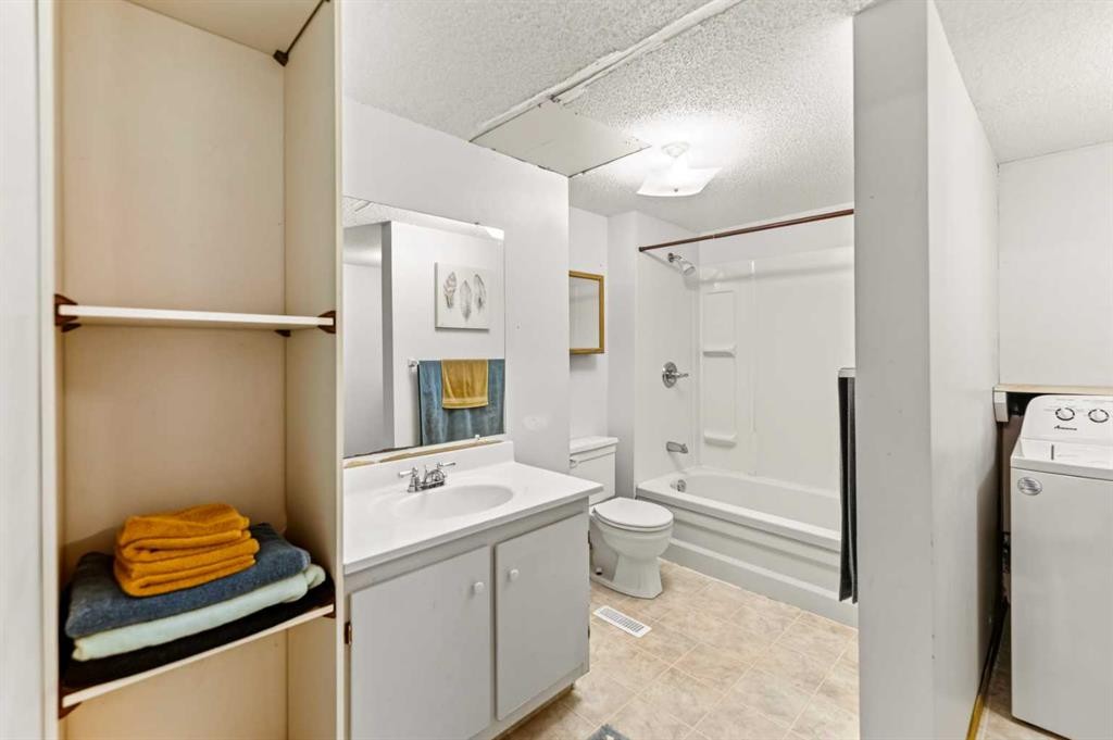 12 Opal Close, Lacombe, AB - Indoor