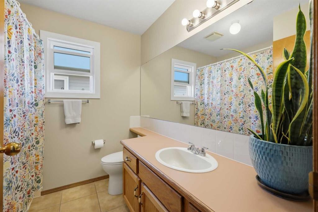 73 Duncan Crescent, Red Deer, AB - Indoor Photo Showing Bathroom