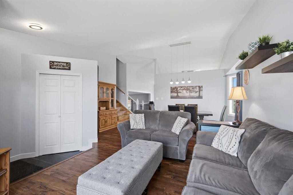 73 Duncan Crescent, Red Deer, AB - Indoor Photo Showing Living Room