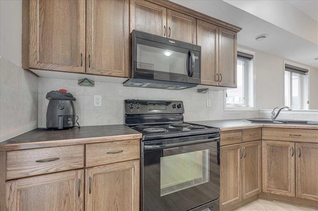 13 Rogers Road, Sylvan Lake, AB - Indoor Photo Showing Kitchen With Double Sink