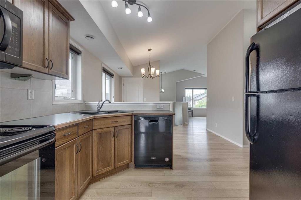 13 Rogers Road, Sylvan Lake, AB - Indoor Photo Showing Kitchen With Double Sink