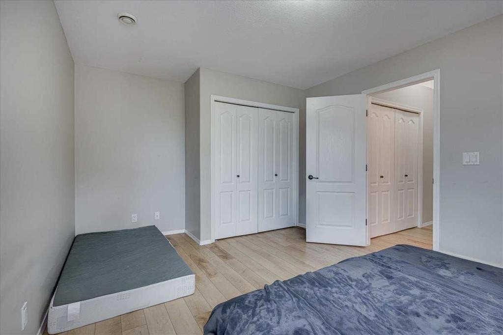 13 Rogers Road, Sylvan Lake, AB - Indoor Photo Showing Bedroom