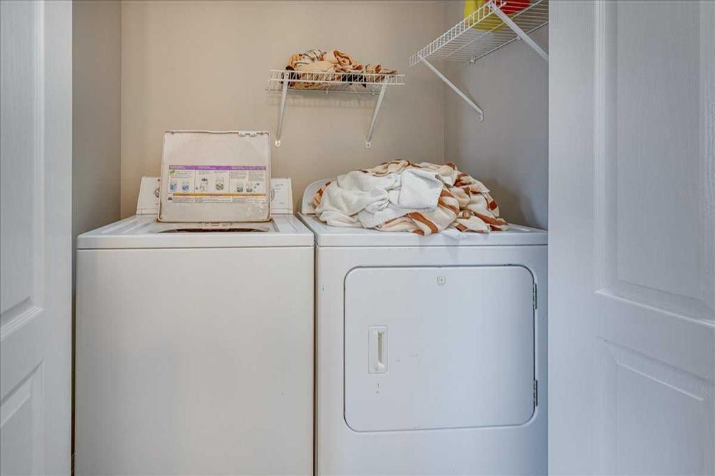 13 Rogers Road, Sylvan Lake, AB - Indoor Photo Showing Laundry Room