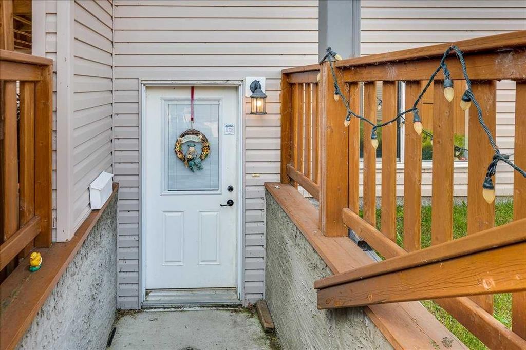 13 Rogers Road, Sylvan Lake, AB - Outdoor With Exterior