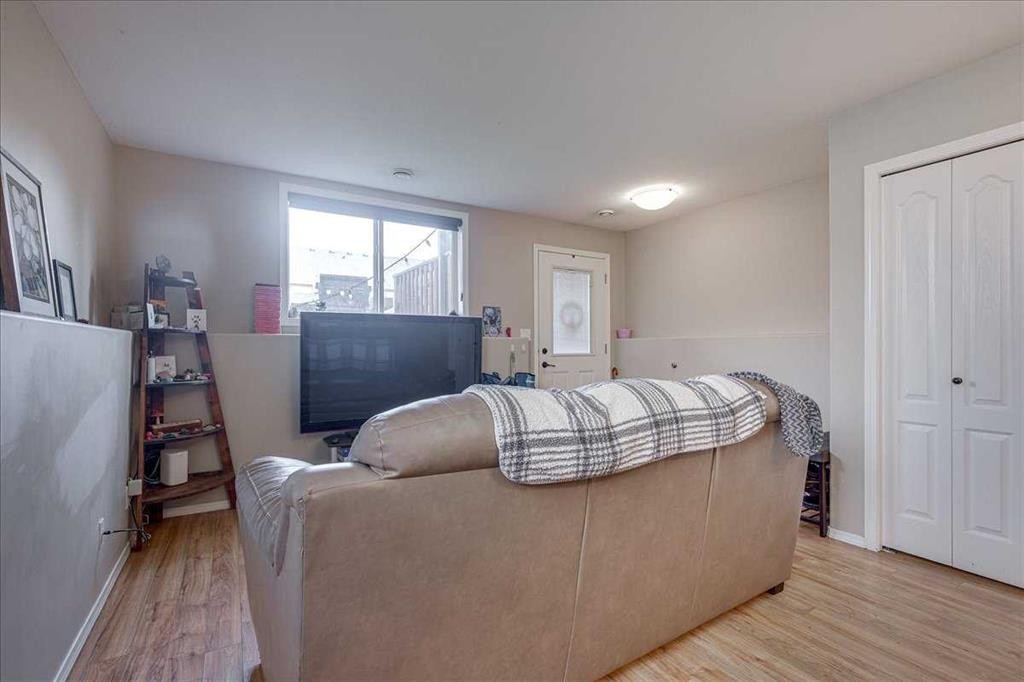 13 Rogers Road, Sylvan Lake, AB - Indoor Photo Showing Bedroom