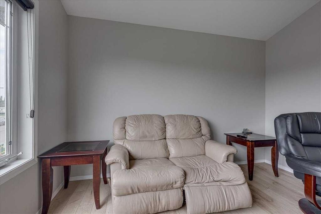 13 Rogers Road, Sylvan Lake, AB - Indoor Photo Showing Bedroom