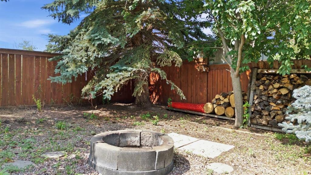 5508 49 Avenue, Alix, AB - Outdoor