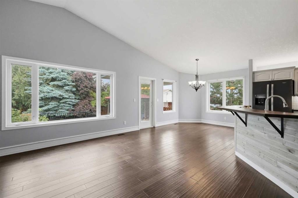 5508 49 Avenue, Alix, AB - Indoor Photo Showing Living Room