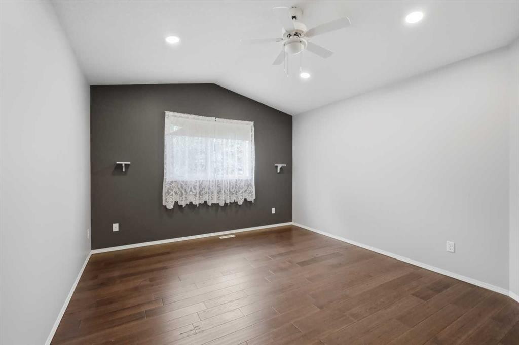 5508 49 Avenue, Alix, AB - Indoor Photo Showing Other Room