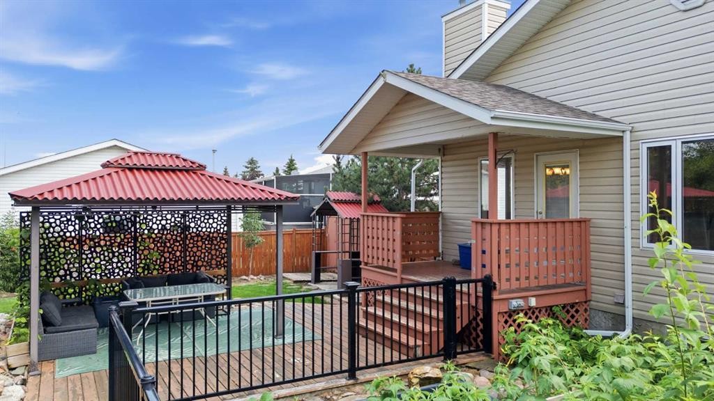 5508 49 Avenue, Alix, AB - Outdoor With Deck Patio Veranda