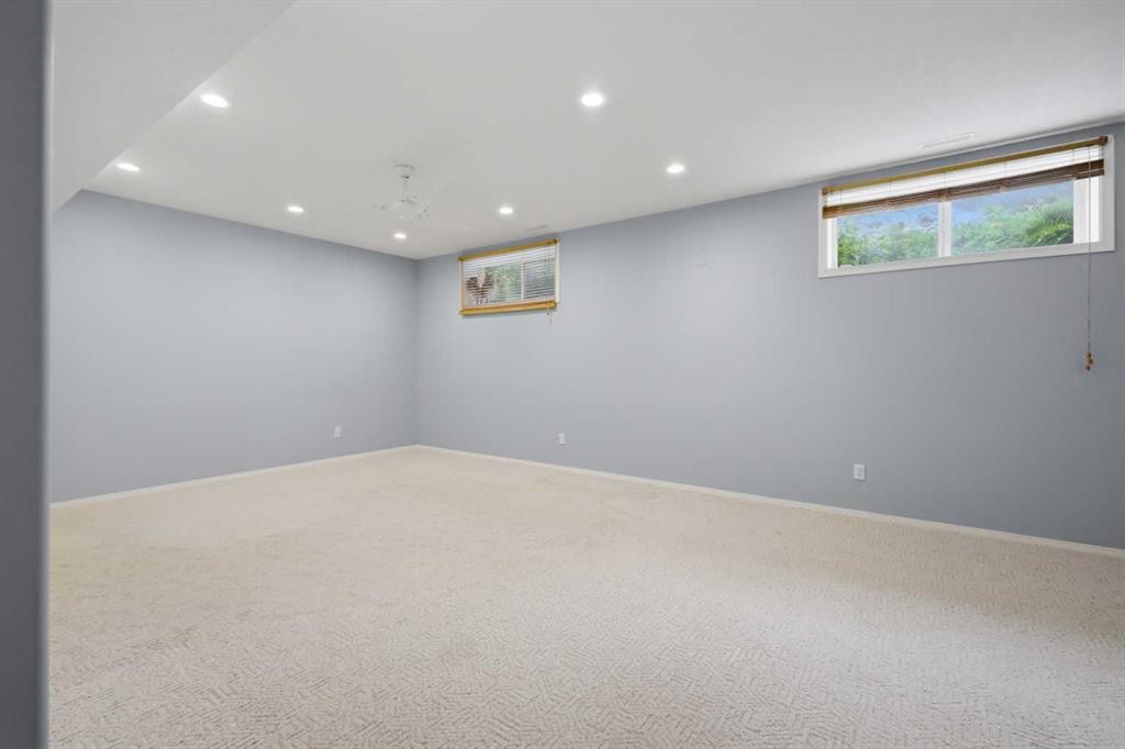 5508 49 Avenue, Alix, AB - Indoor Photo Showing Other Room