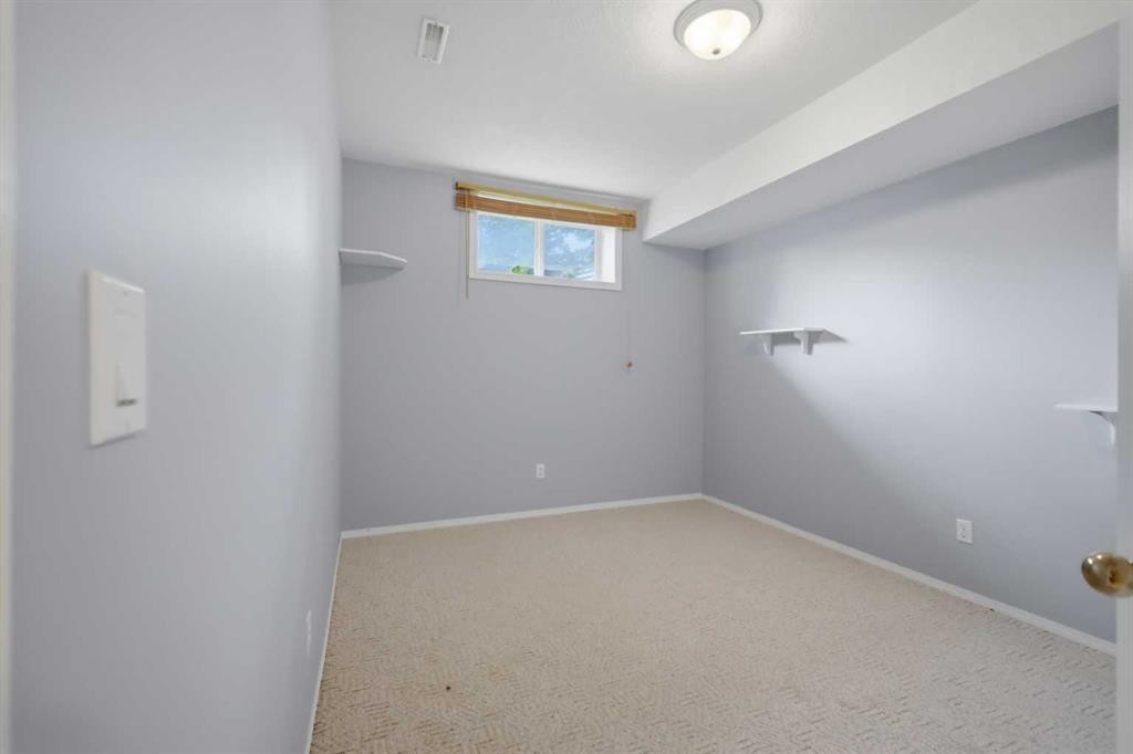 5508 49 Avenue, Alix, AB - Indoor Photo Showing Other Room