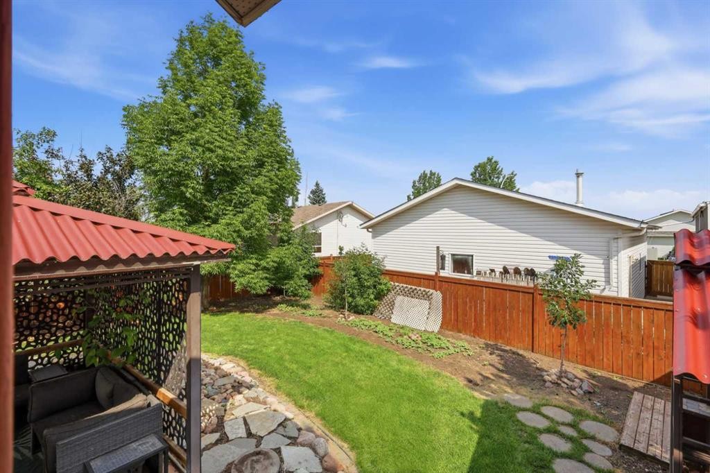 5508 49 Avenue, Alix, AB - Outdoor