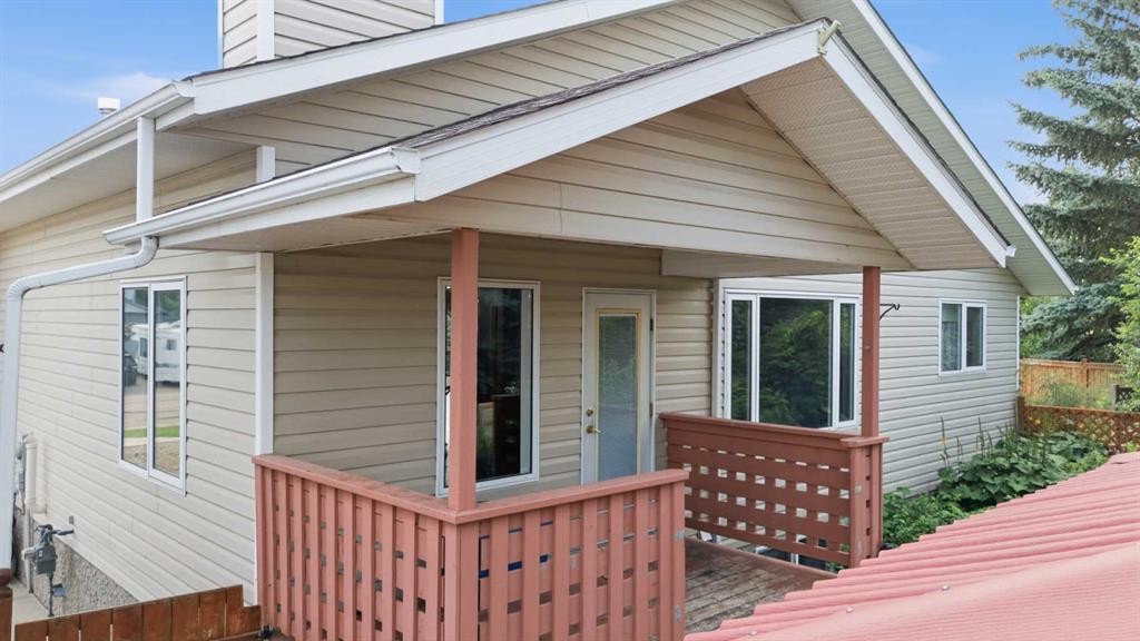 5508 49 Avenue, Alix, AB - Outdoor With Exterior