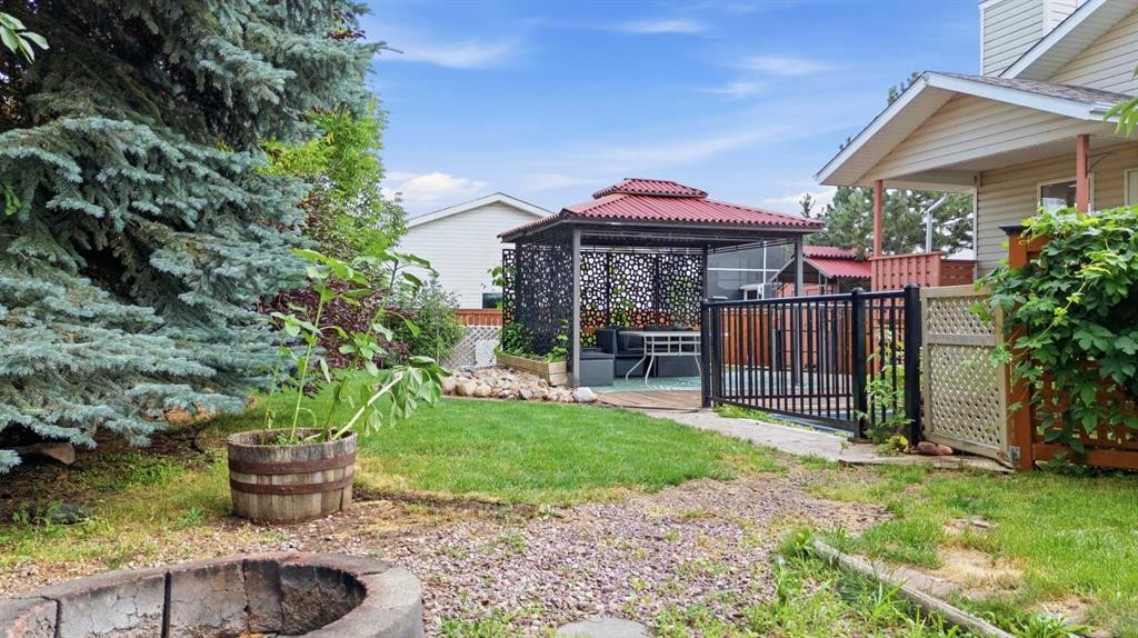 5508 49 Avenue, Alix, AB - Outdoor
