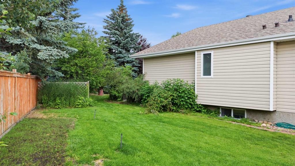 5508 49 Avenue, Alix, AB - Outdoor