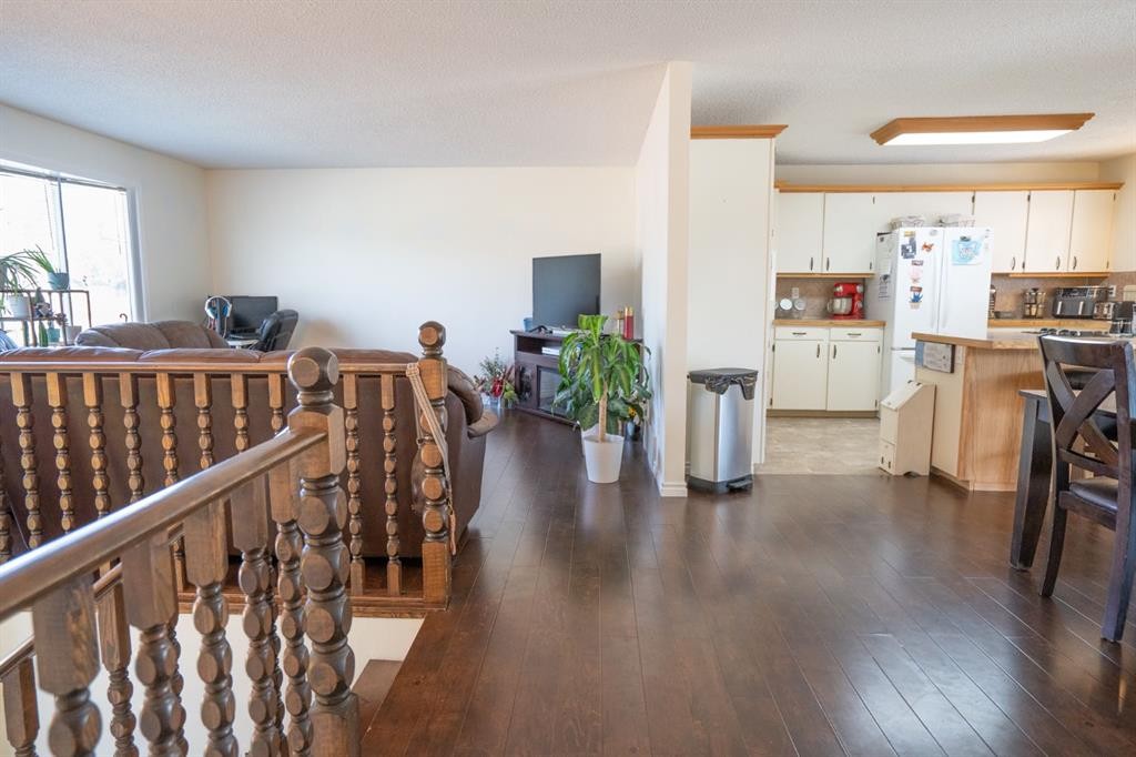 22 Robinson Place, Bashaw, AB - Indoor
