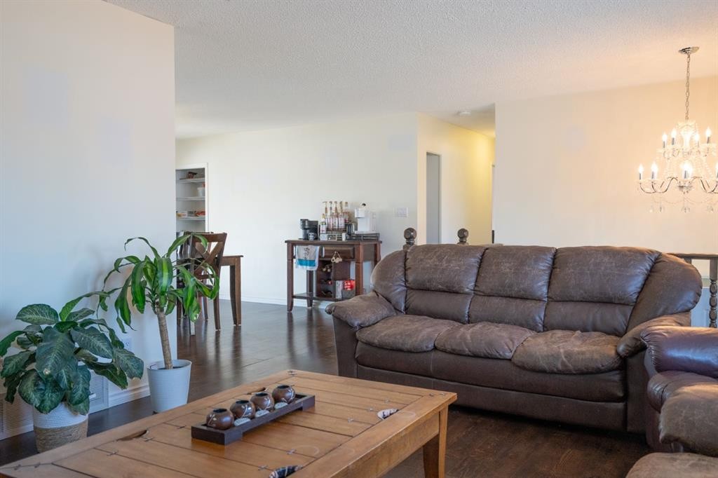 22 Robinson Place, Bashaw, AB - Indoor Photo Showing Living Room