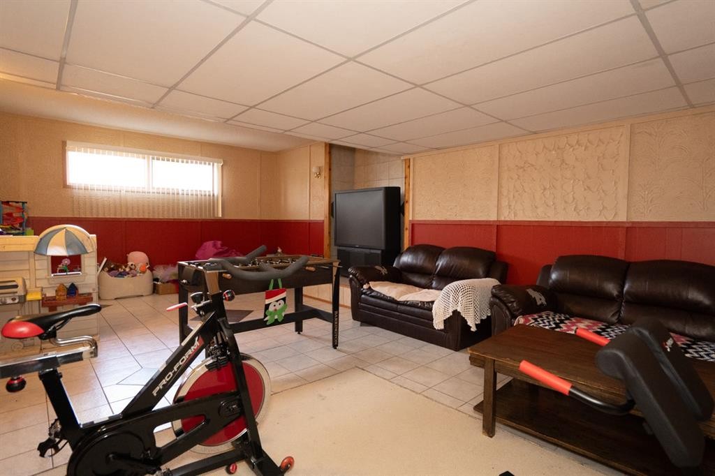 22 Robinson Place, Bashaw, AB - Indoor