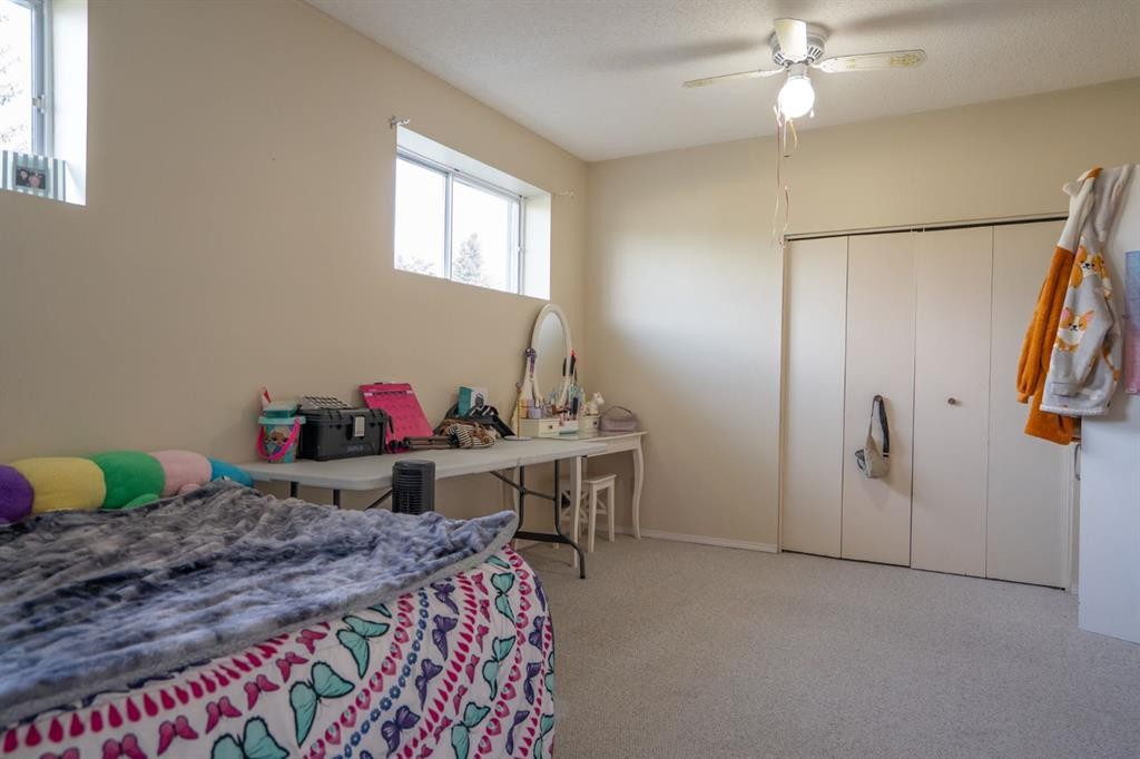 22 Robinson Place, Bashaw, AB - Indoor Photo Showing Bedroom