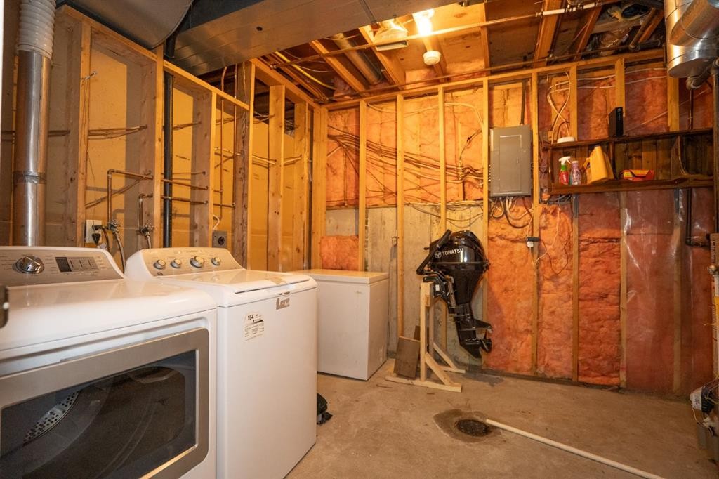 22 Robinson Place, Bashaw, AB - Indoor Photo Showing Laundry Room