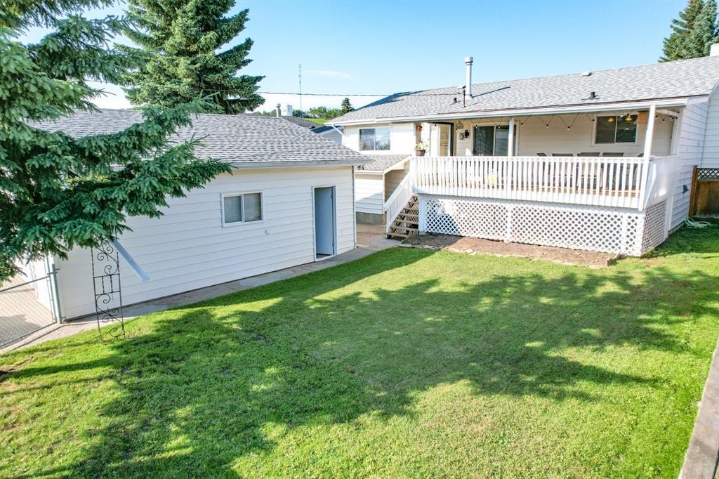 22 Robinson Place, Bashaw, AB - Outdoor With Deck Patio Veranda