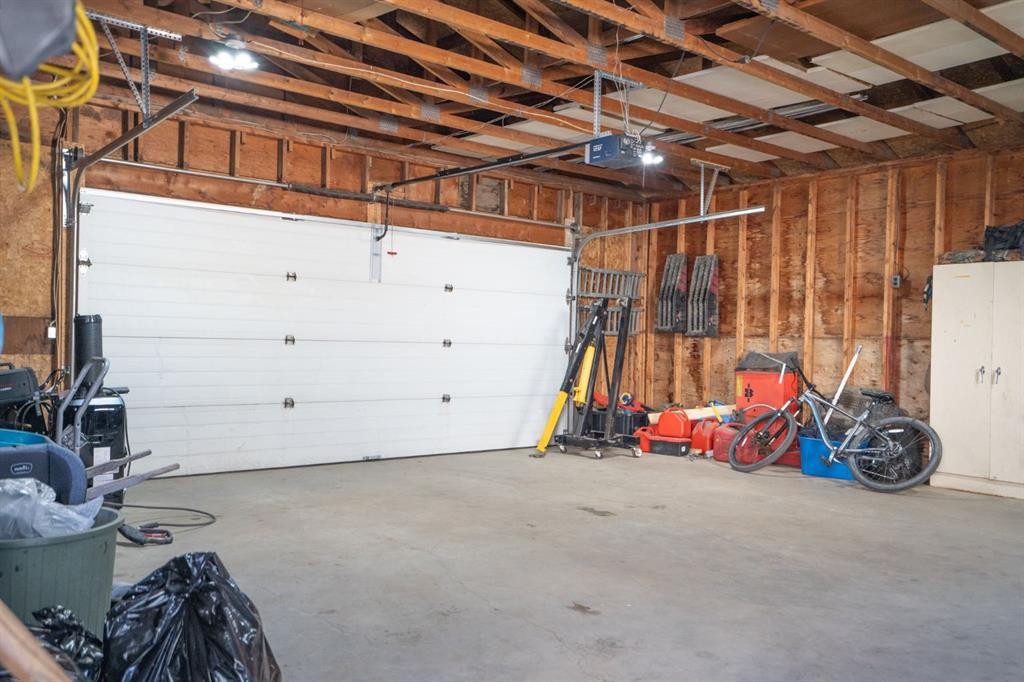 22 Robinson Place, Bashaw, AB - Indoor Photo Showing Garage