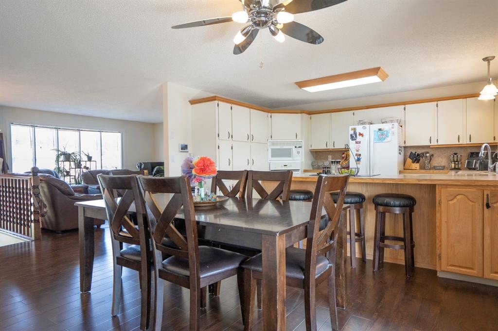 22 Robinson Place, Bashaw, AB - Indoor Photo Showing Dining Room